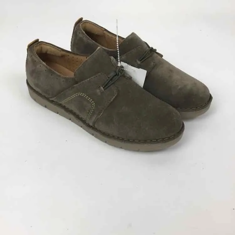 Clarks Women Size 6 Taupe suede Slip Ons Flats