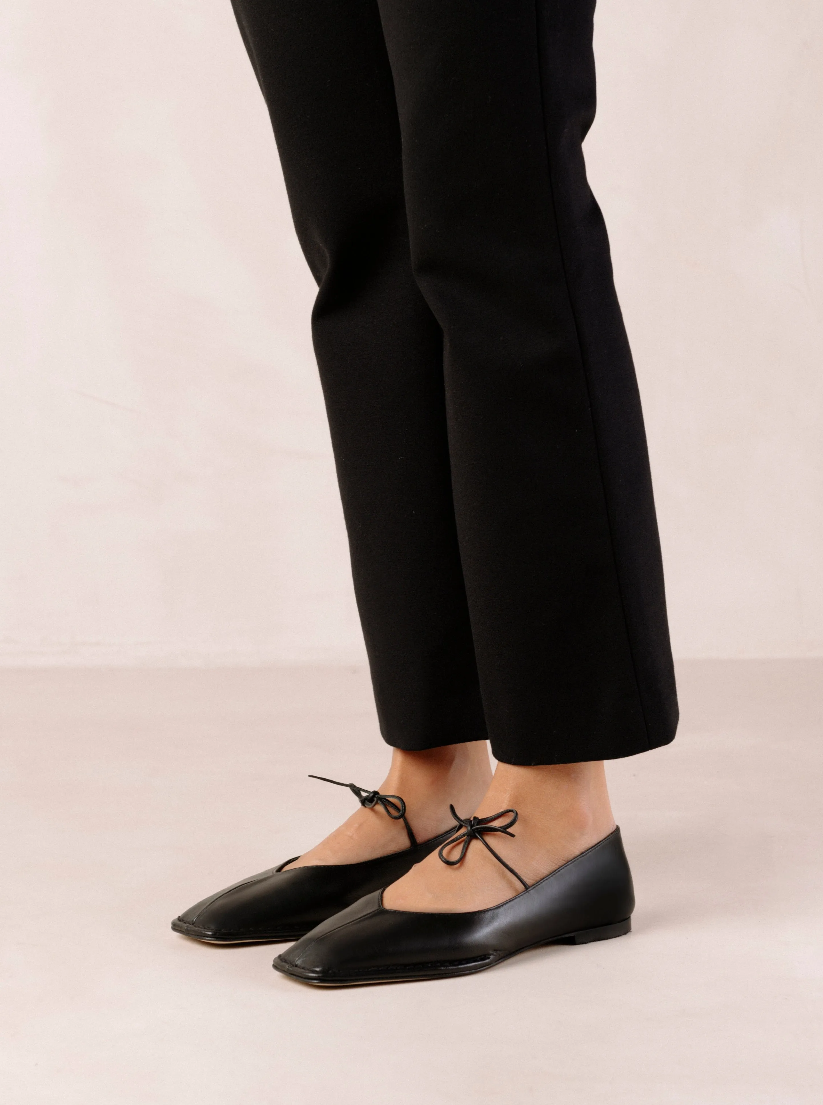 Sway Leather Flats - Black