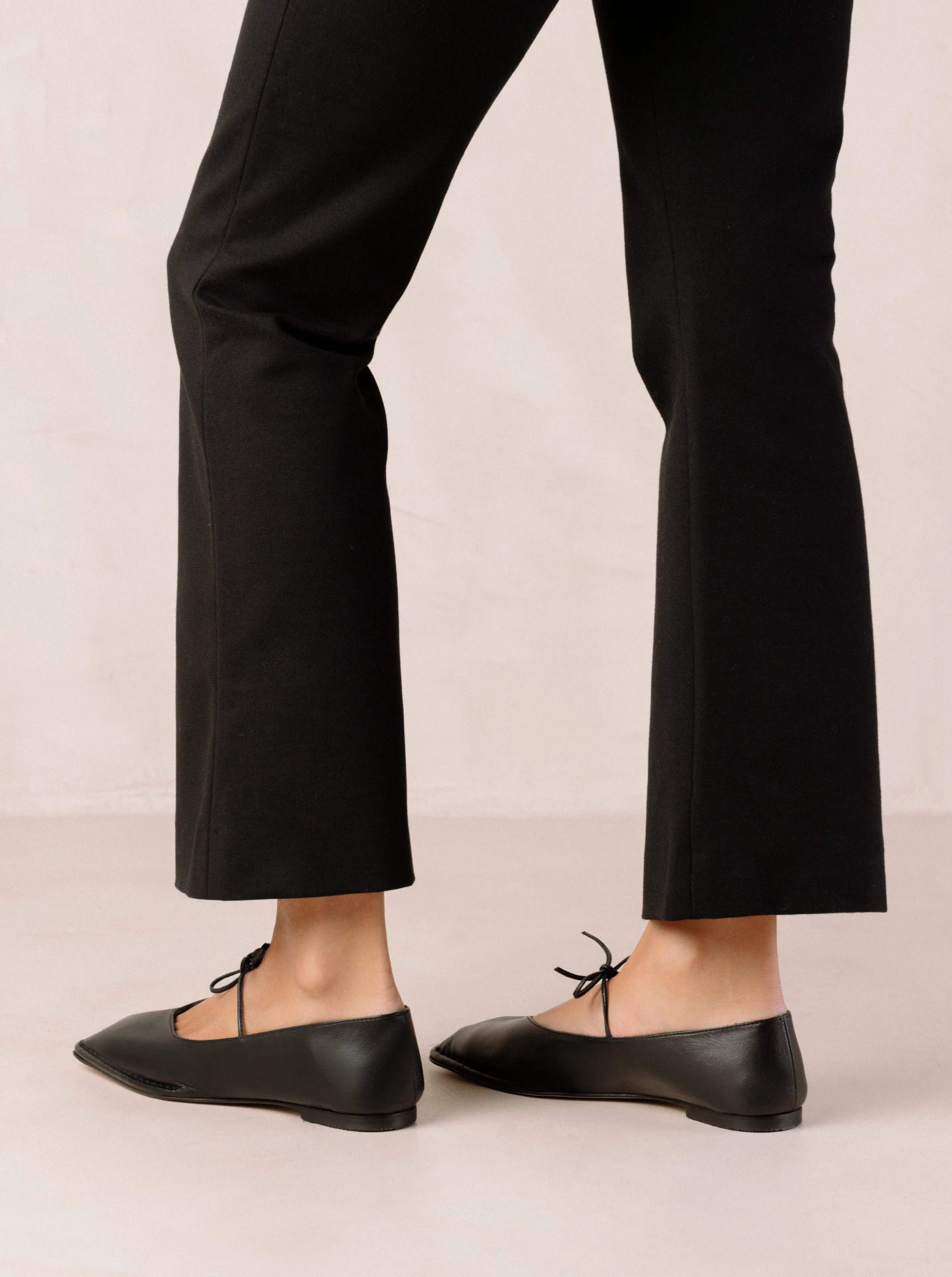 Sway Leather Flats - Black